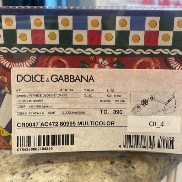 NIB DOLCE & GABBANA PATENT LEATHER T STRAP CRYSTAL EMBELLISHED SANDAL. 39/8.5 - Picture 10 of 10